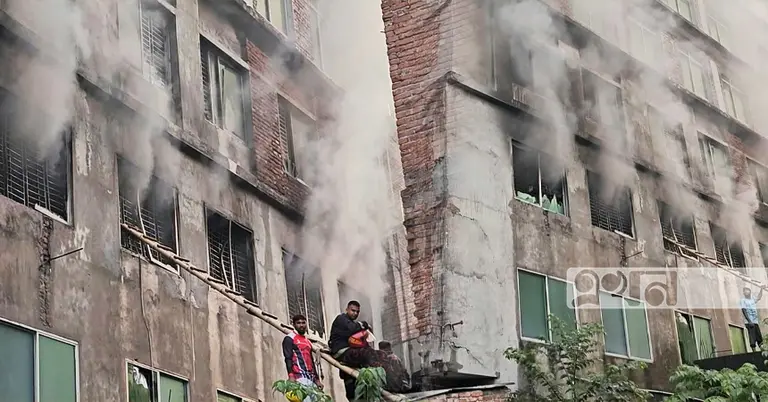 পোশাক কারখানায় আগুন
